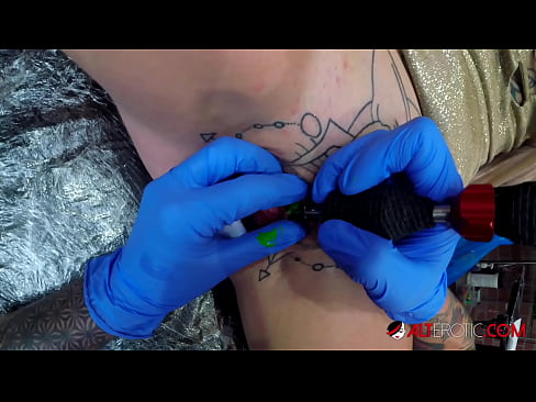 ❤️ E dashura jashtëzakonisht e bërë me tatuazhe, Sully Savage, bëri një tatuazh në klitorisin e saj Seks cilësor në sq.xxxhdporn.ru